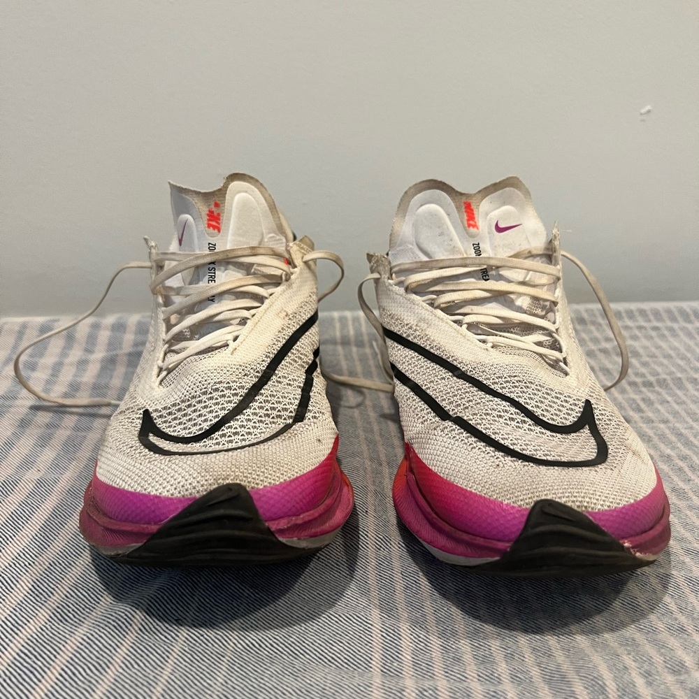 Mens size 10.5 Nike ZoomX Streakfly